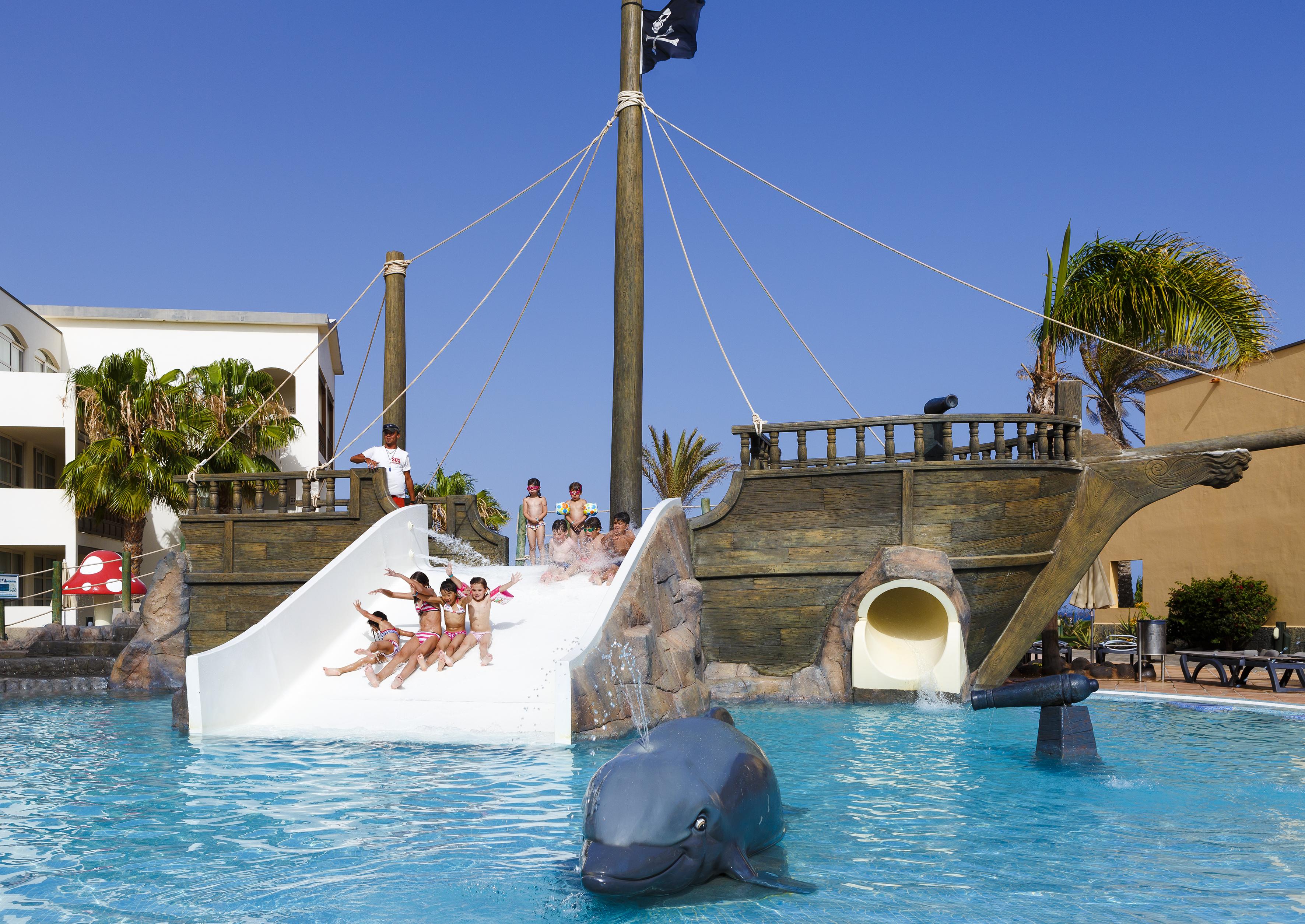 H10 Rubicon Horizons Collection (Adults Only) Hotel Playa Blanca  Exterior foto The pirate ship at the water park