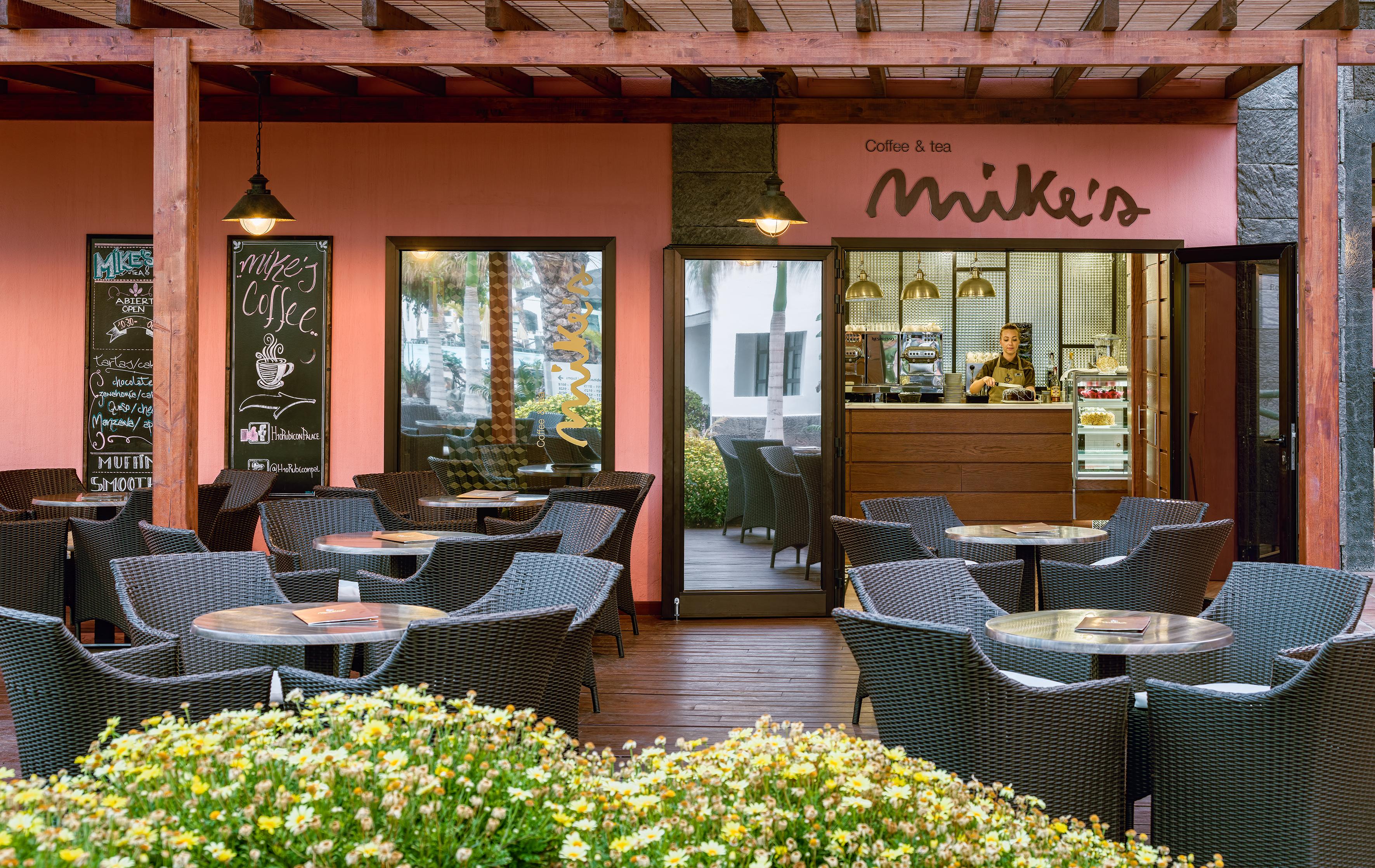 H10 Rubicon Horizons Collection (Adults Only) Hotel Playa Blanca  Exterior foto A Mövenpick ice cream parlour in Munich, Germany
